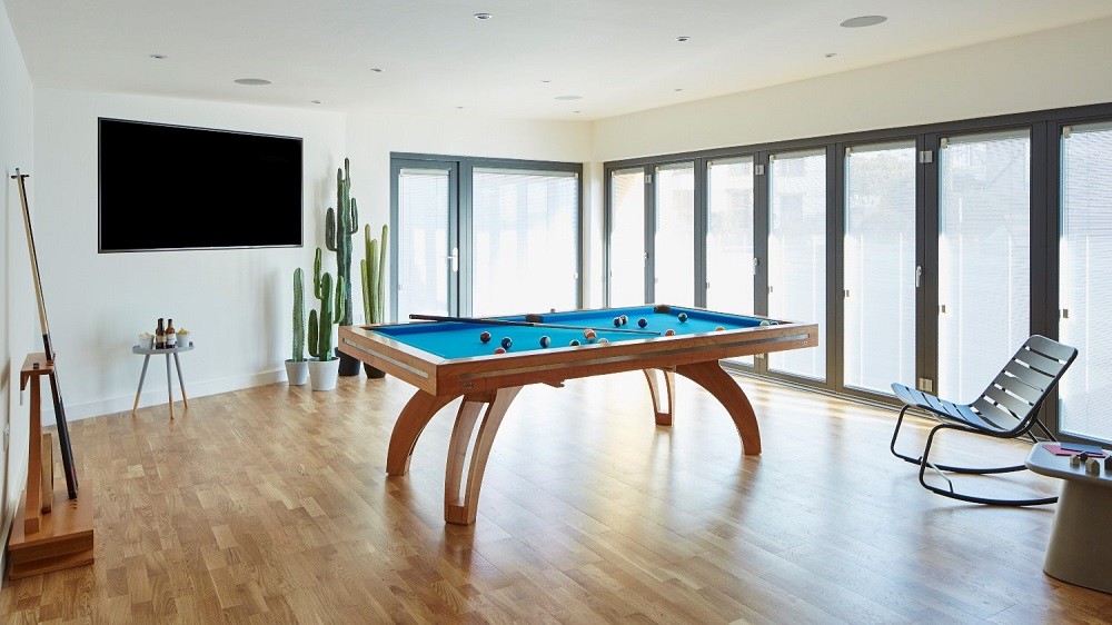 Garden game room with bifolding doors