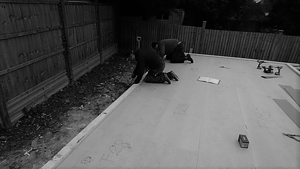 Floor construction for a garden studio by Rooms Outdoor