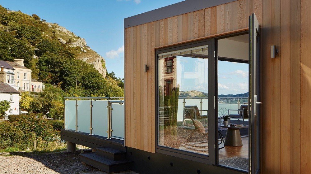 Holiday home cladded in Western Red Cedar by Rooms Outdoor in Wales