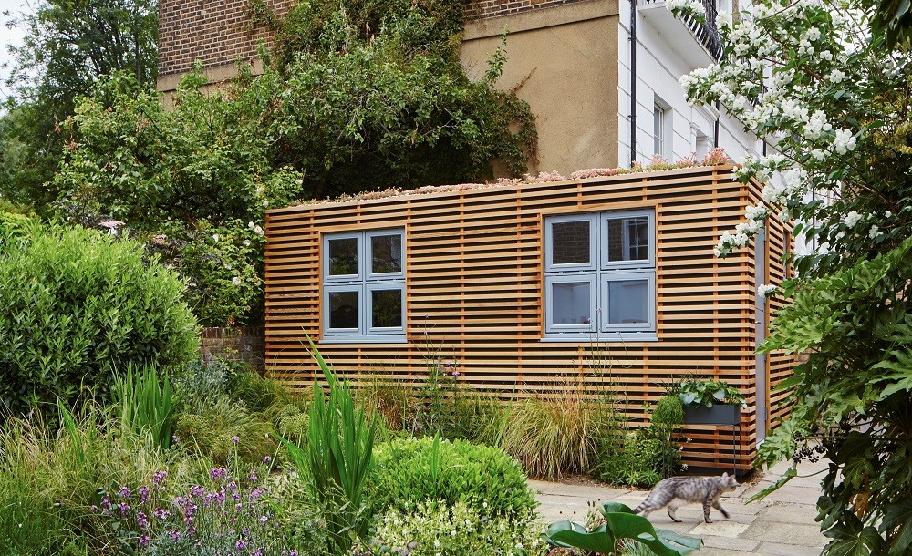 Garden annexe in a London urban space