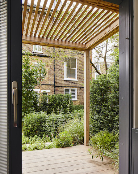 Garden room with integrated pavilion