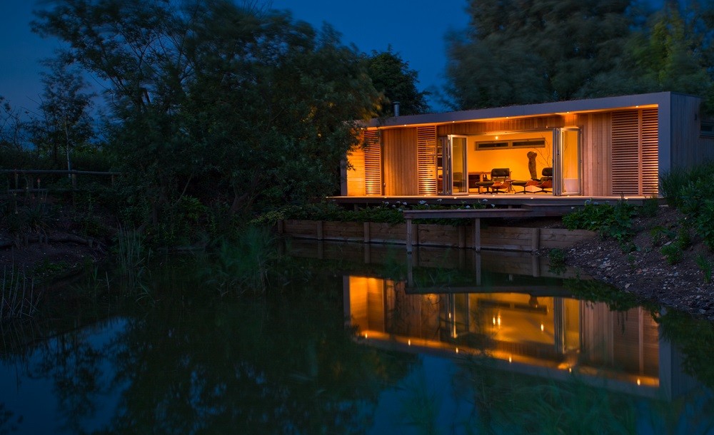 Norfolk holiday home with views over the lake